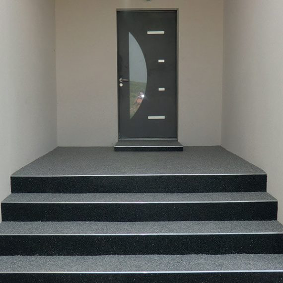 Escalier moquette de marbre Bollène