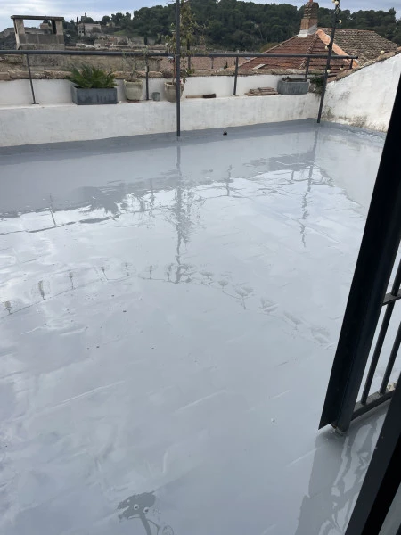 Étanchéité résine sur carrelage à Villeneuve les Avignon